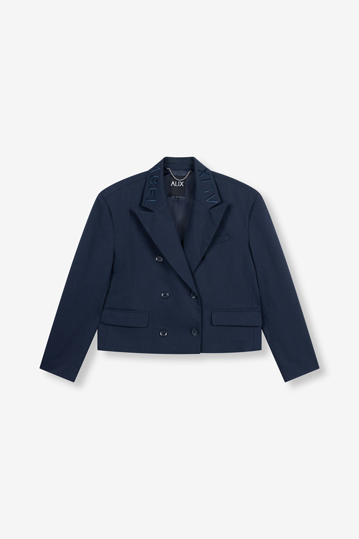 Blazer double boutonnage bleu marine Alix The Label vu de face avec broderie sur le col.