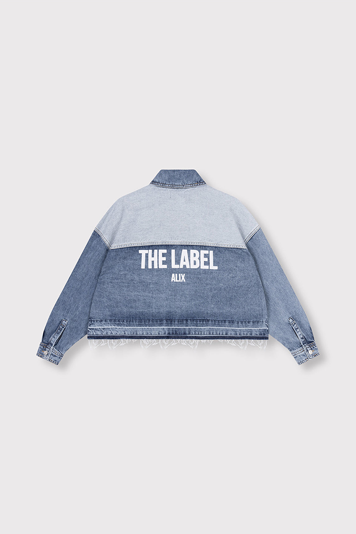 Blouse en denim bicolore ALIX THE LABEL avec coupe légèrement cropped et imprimé au dos