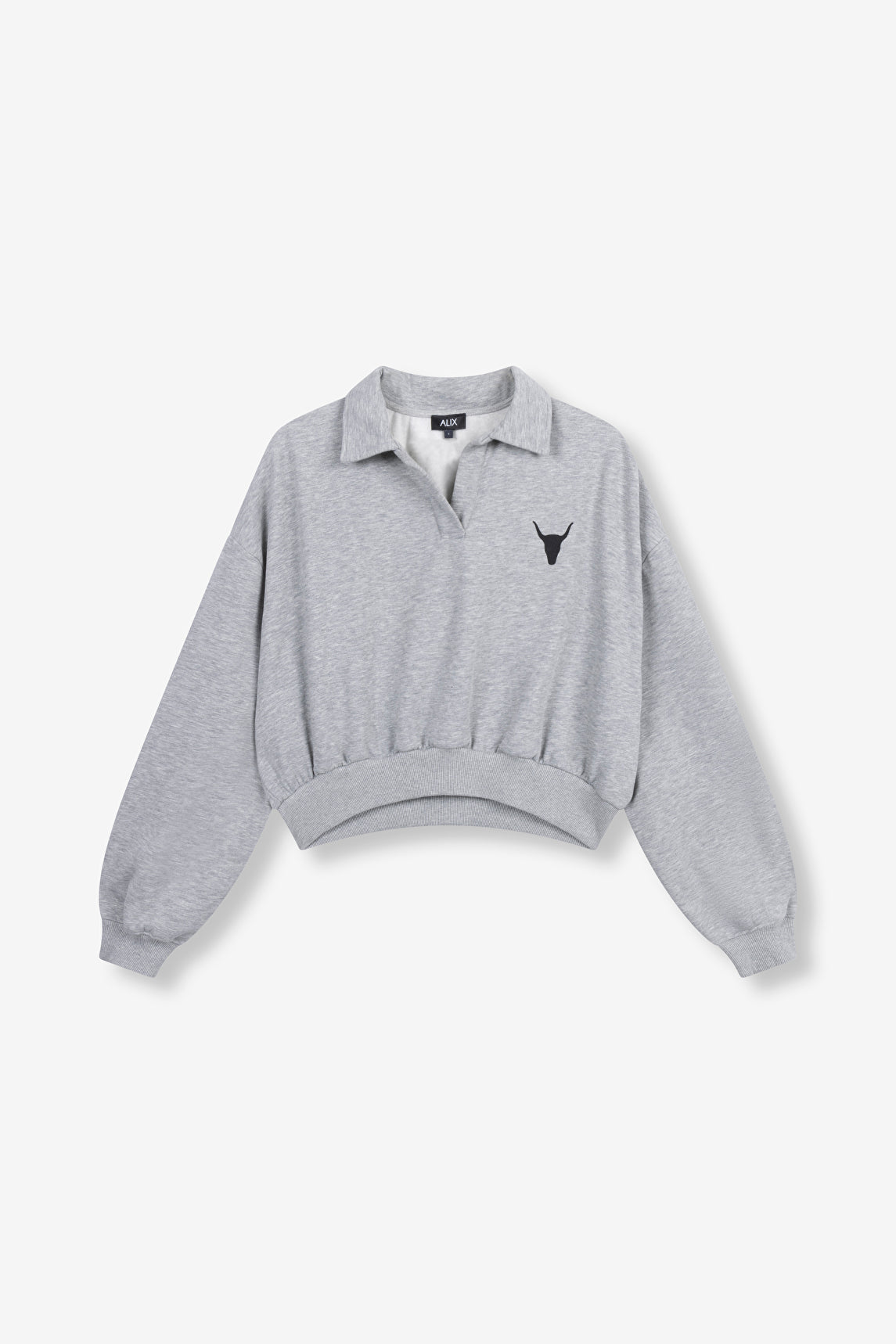 Polo Sweater gris Alix The Label - vue de face avec col polo et broderie taureau noire à la poitrine
