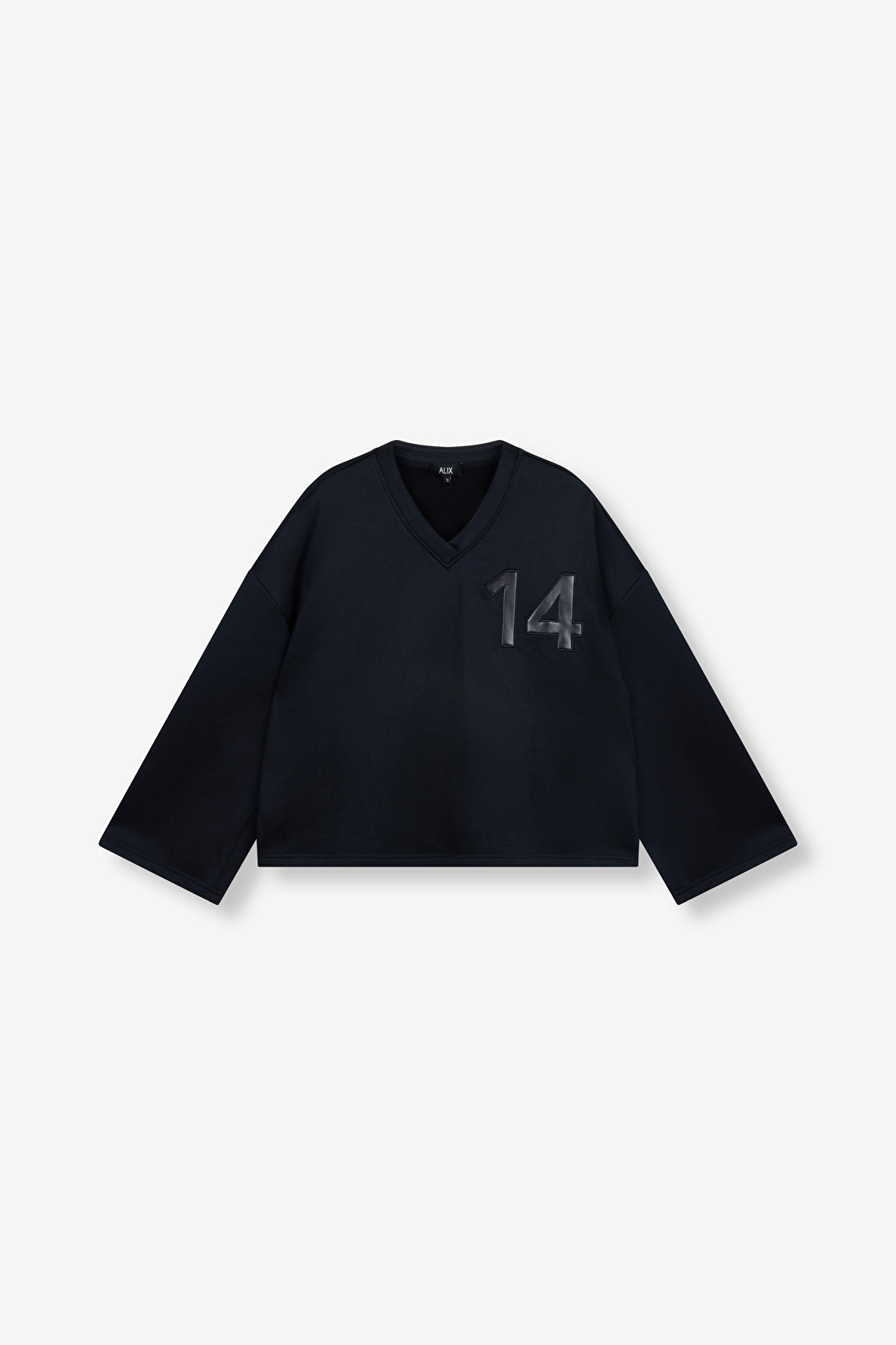 V-Neck Sweat Top noir Alix The Label avec col V et patch effet cuir "14" sur la poitrine