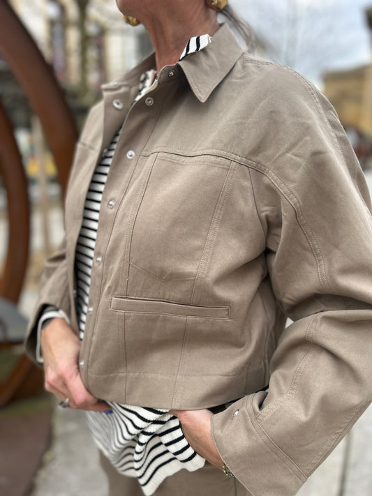 Veste courte pour femme couleur naturelle couture apparente Levete Room