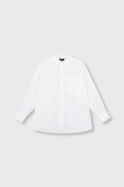 Blouse oversized blanche Alix The Label en coton avec broderies signature et poche poitrine
