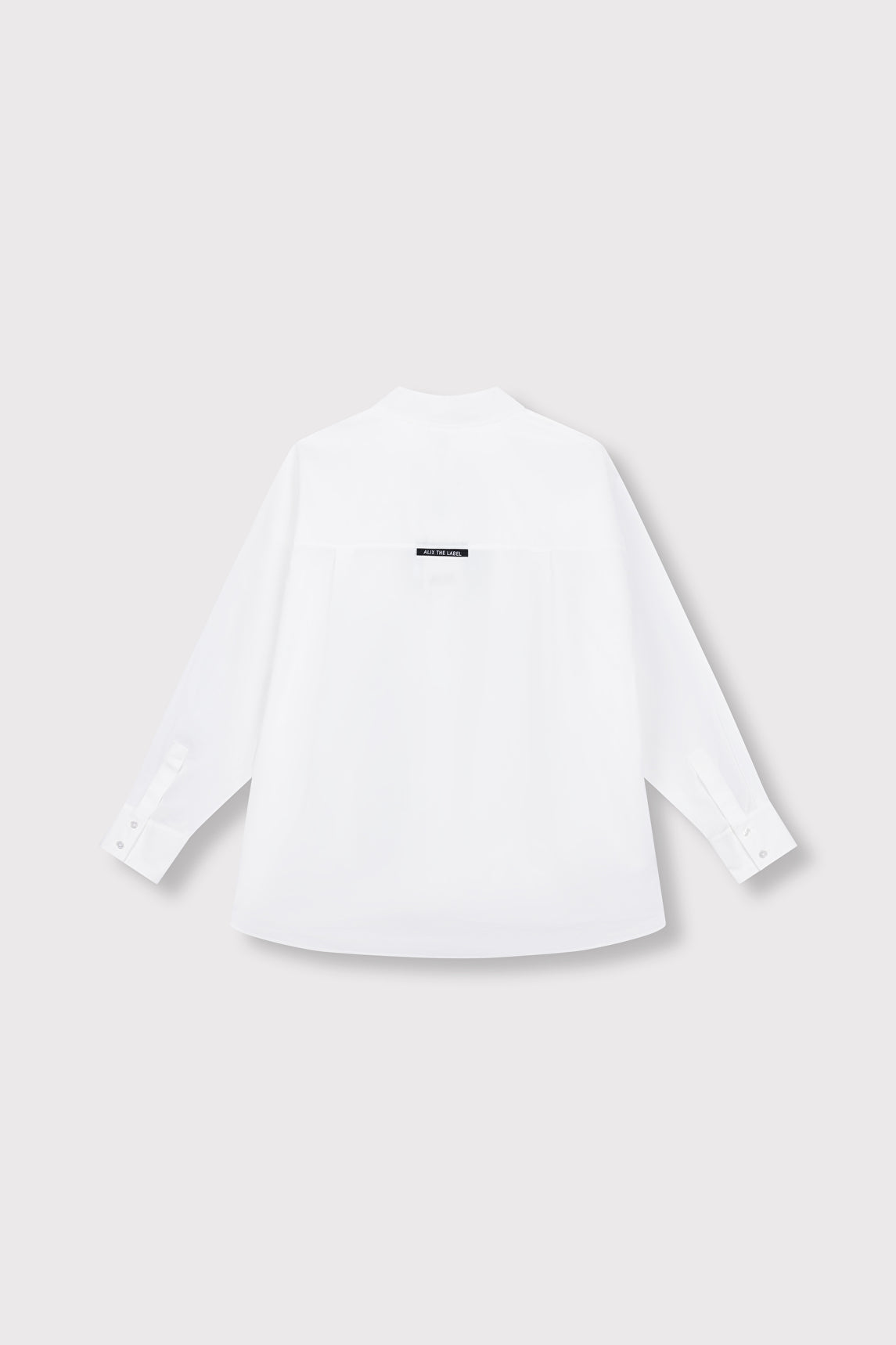 Blouse blanche oversized Alix The Label avec artwork brodé au dos et manches longues