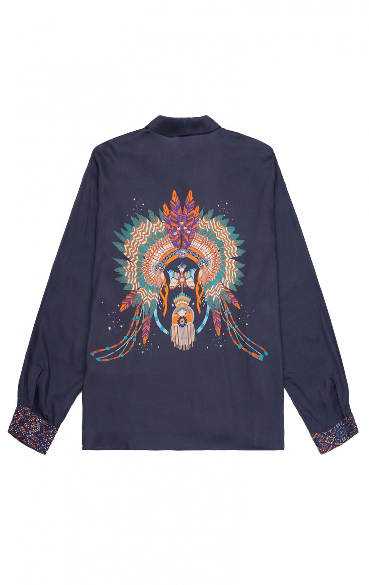 Chemise Bonaventure Western WILD en bleu marine, ornée d'une grande couronne de plumes colorées dans le dos et manches longues oversize.