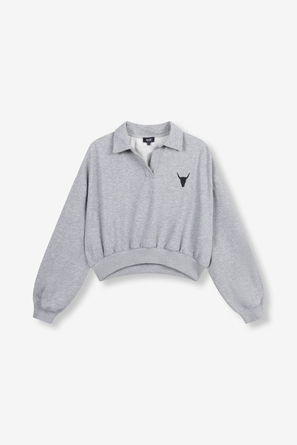 Polo Sweater gris Alix The Label - vue de face avec col polo et broderie taureau noire à la poitrine