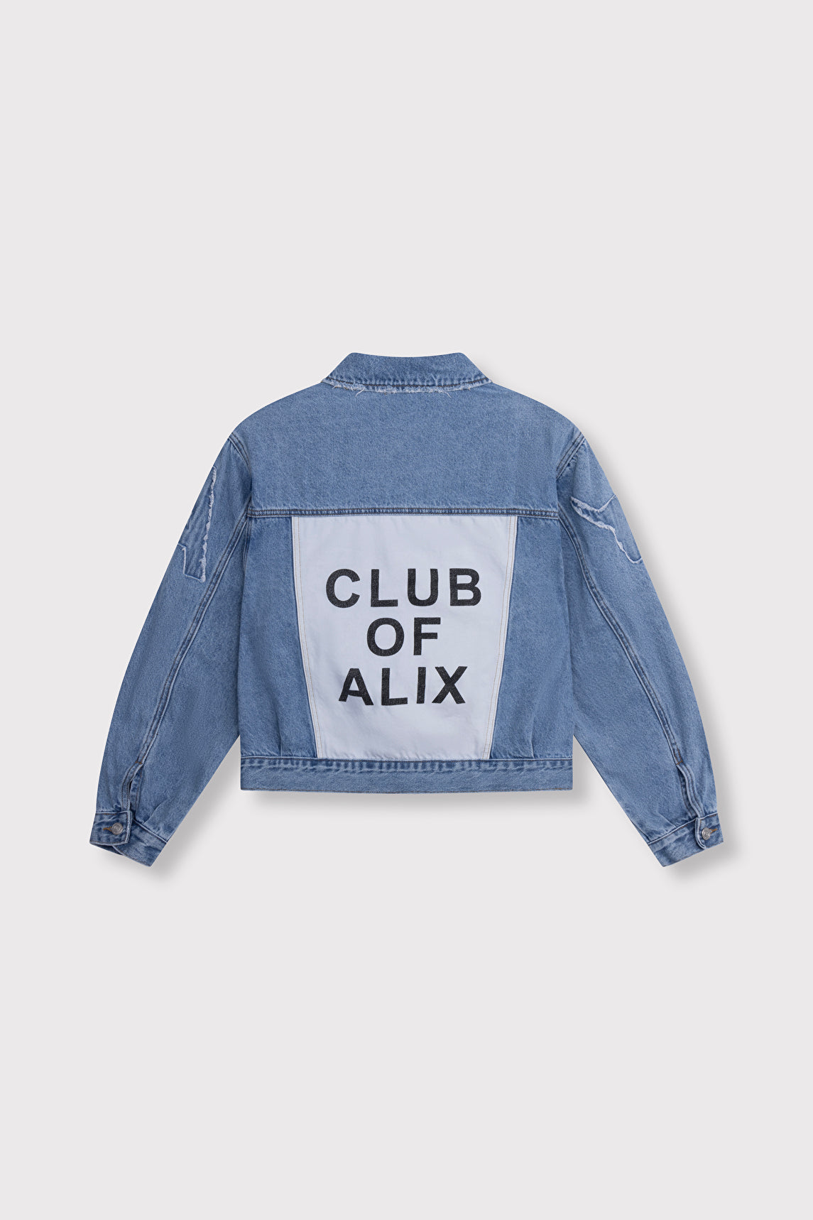 Veste en denim femme avec grand patch contrasté au dos et inscription CLUB OF ALIX pour un look signature