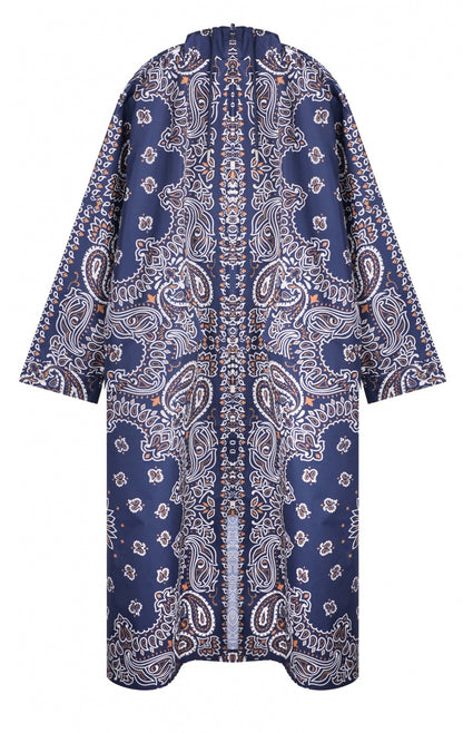 Veste imperméable longue Silves en bleu marine avec imprimé bandana écru et camel, vue de face.